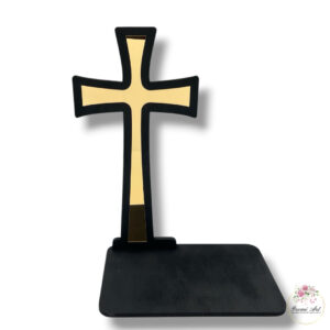 Krzyż czarny ze złotą plexi K-857